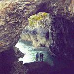 Höhle in der Steilküste bei Castlemartin